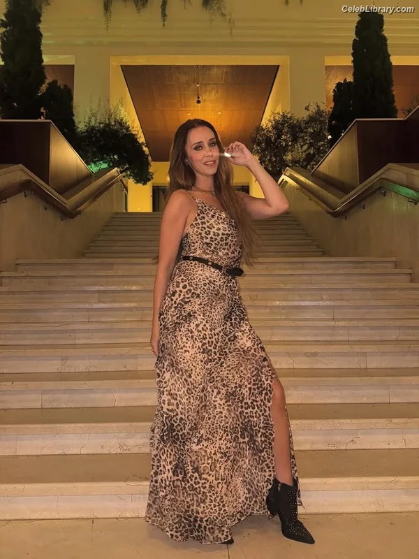 Una Healy photo 7 of 206