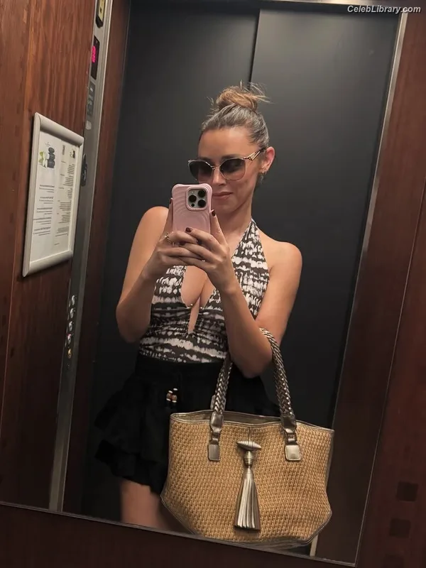 Una Healy photo 10 of 206
