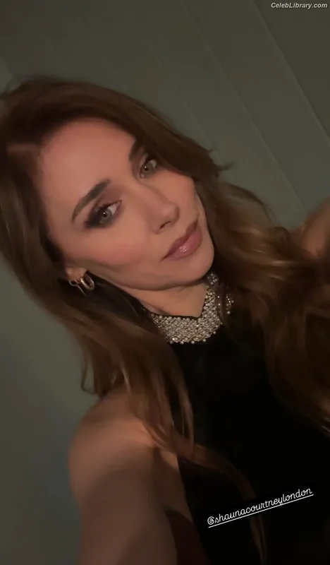 Una Healy photo 14 of 206