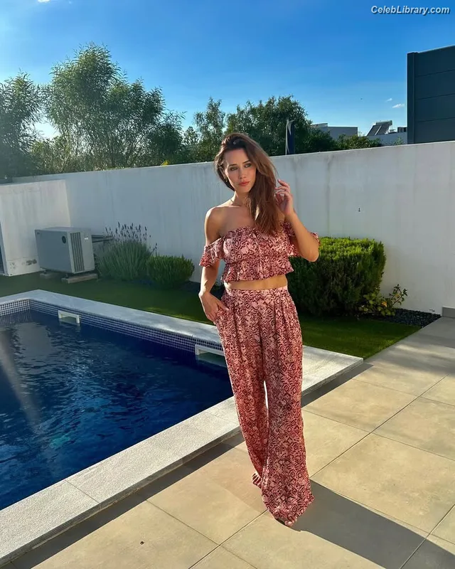 Una Healy photo 20 of 206