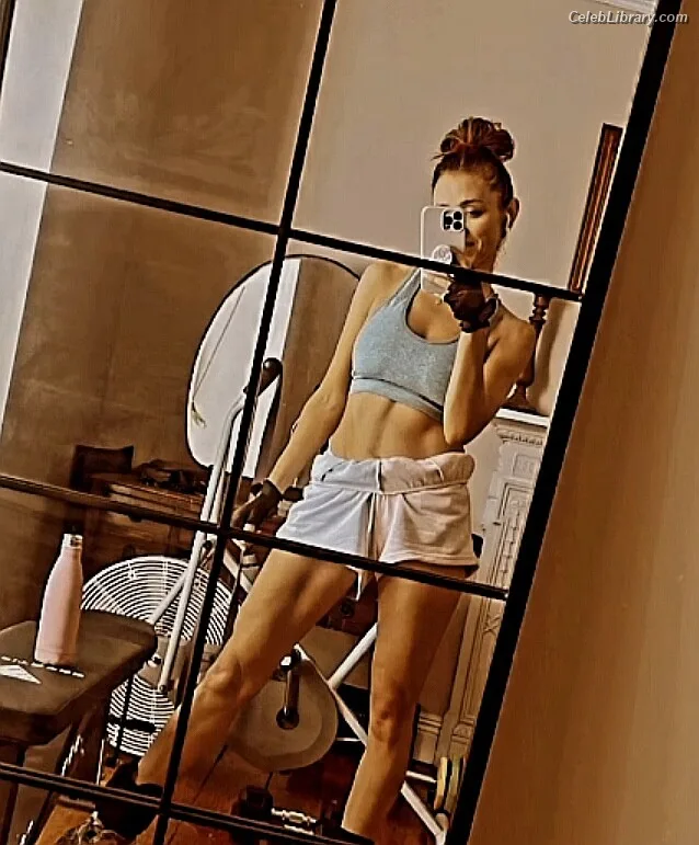 Una Healy photo 6 of 206