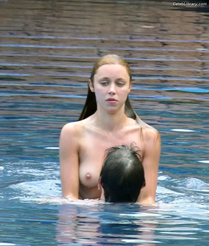 Una Healy photo 3 of 206