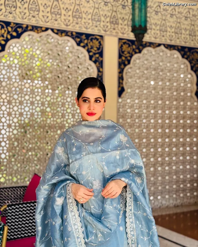 Urfi Javed photo 23 of 39