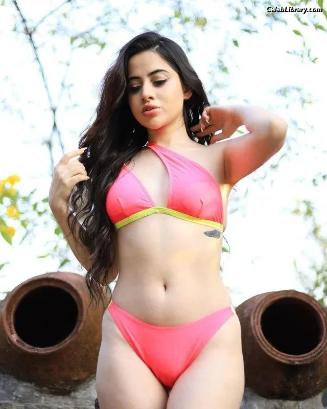 Urfi Javed photo 15 of 39