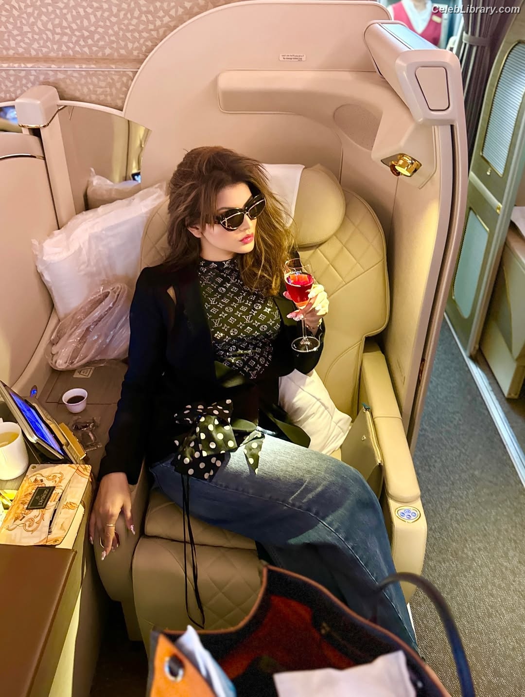 Urvashi Rautela photo 10 of 39