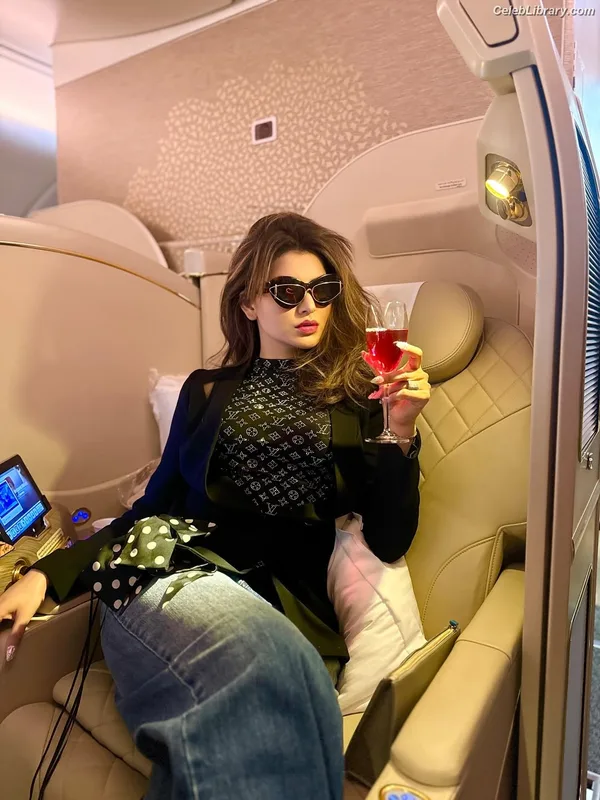 Urvashi Rautela photo 5 of 39