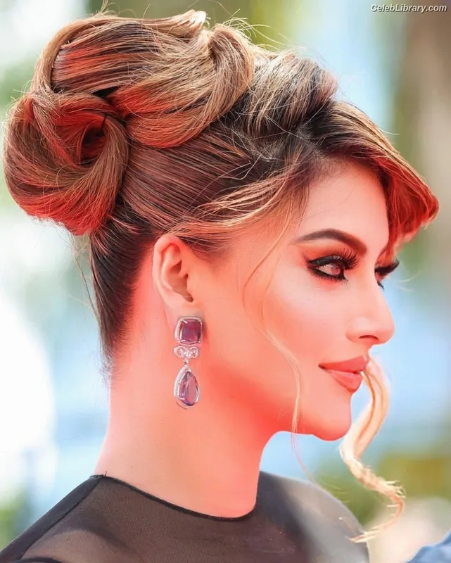 Urvashi Rautela photo 8 of 39