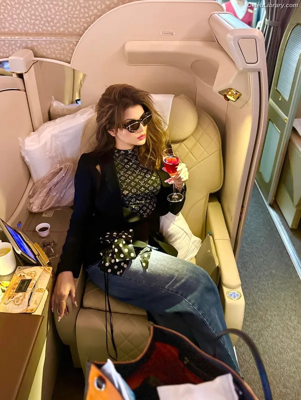 Urvashi Rautela photo 10 of 39