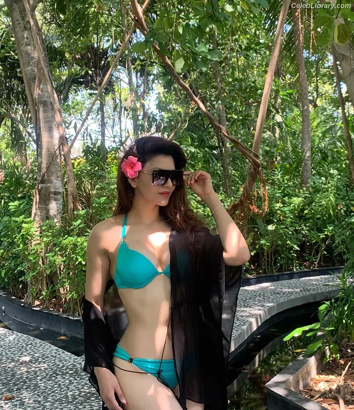 Urvashi Rautela photo 14 of 39