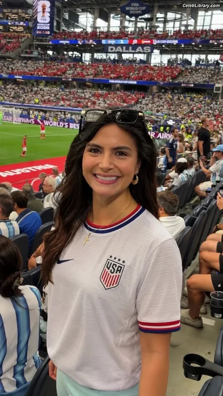 Valentina Gomez photo 4 of 55