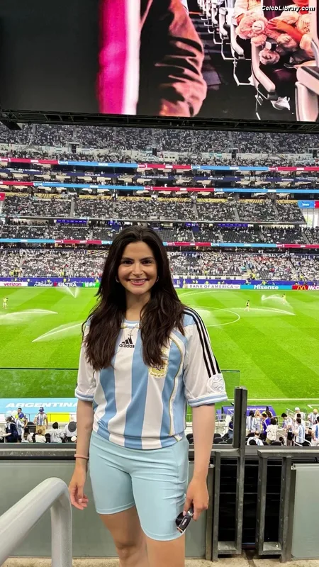 Valentina Gomez photo 5 of 55