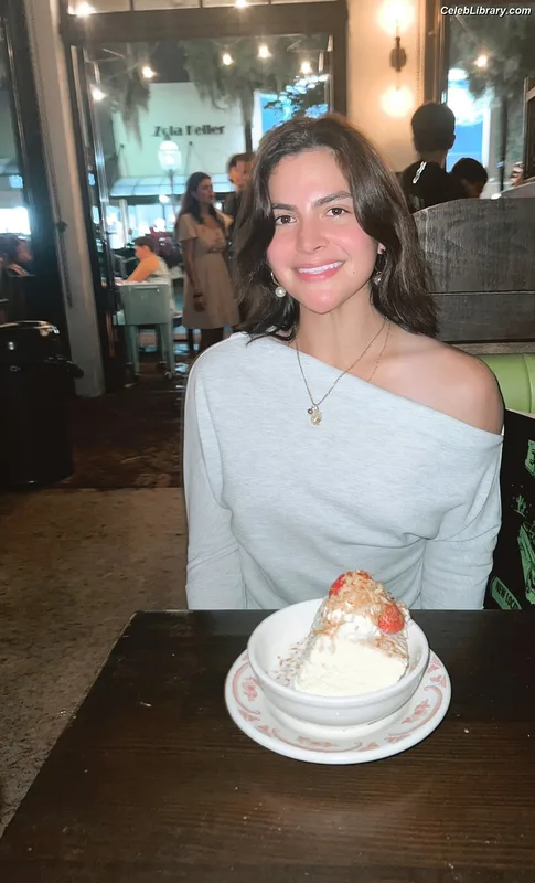 Valentina Gomez photo 16 of 55