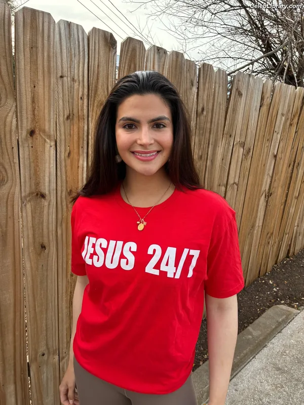Valentina Gomez photo 1 of 55