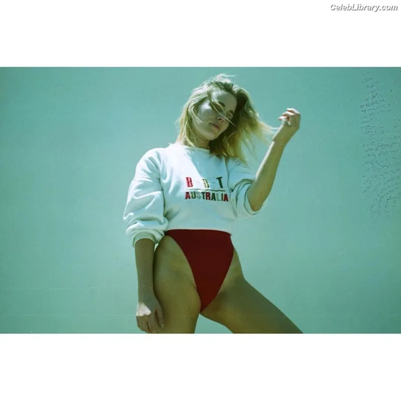 Valentina Novakovic photo 14 of 29