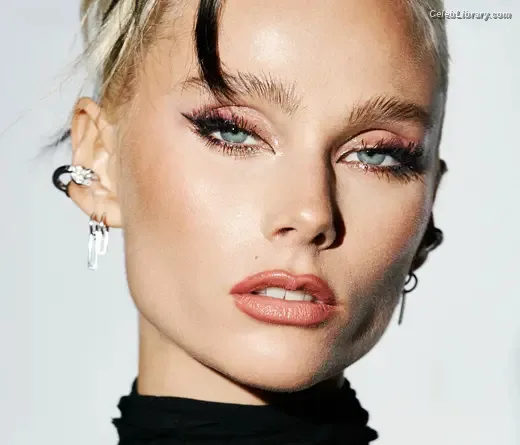 Valentina Zenere photo 24 of 43