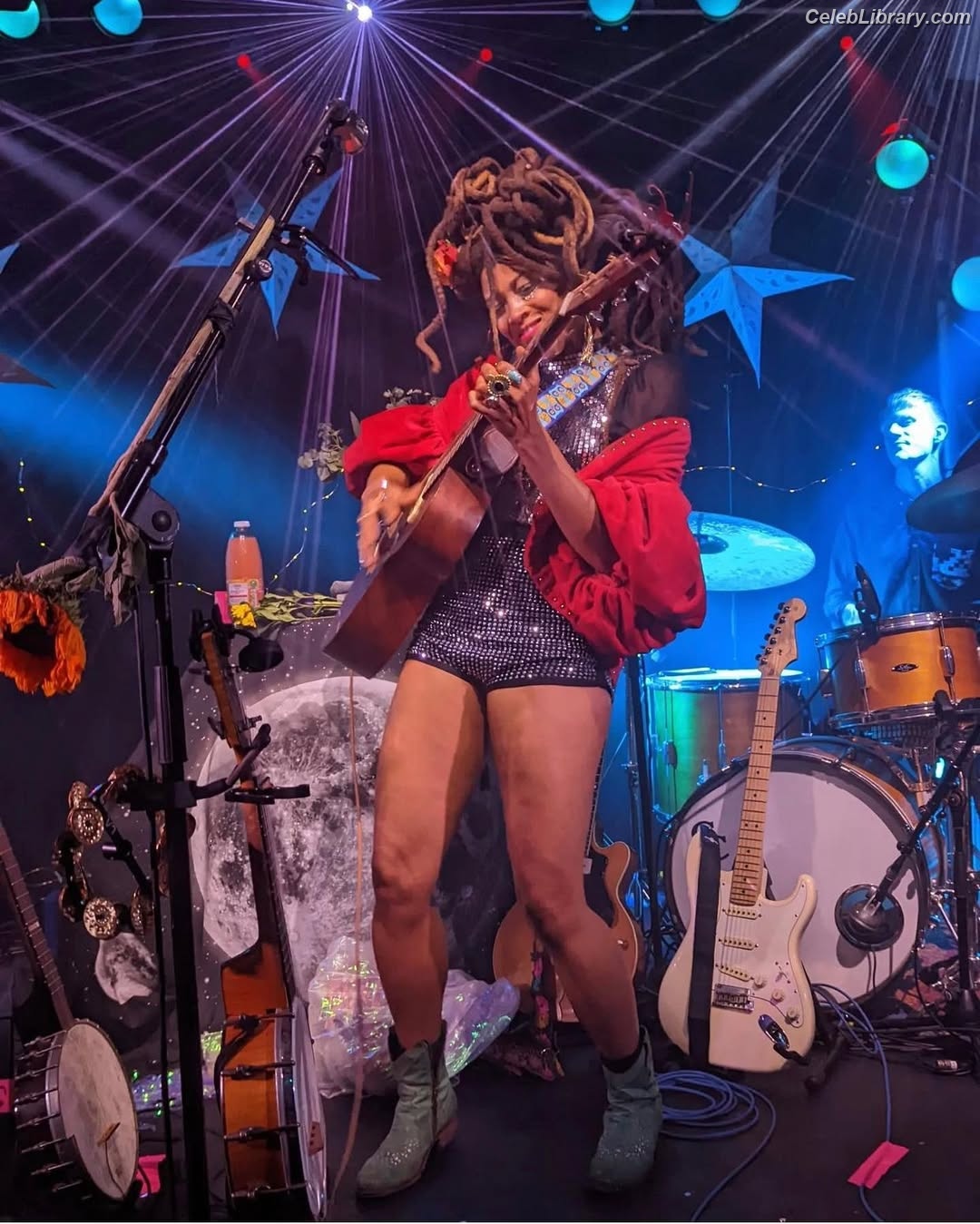Valerie June photo 3 of 11