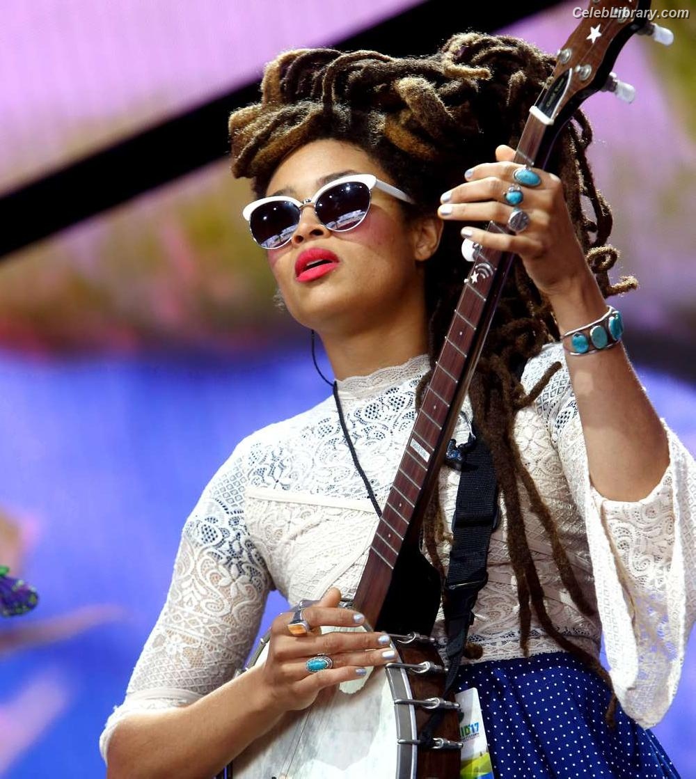 Valerie June photo 8 of 11