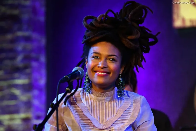 Valerie June photo 2 of 11