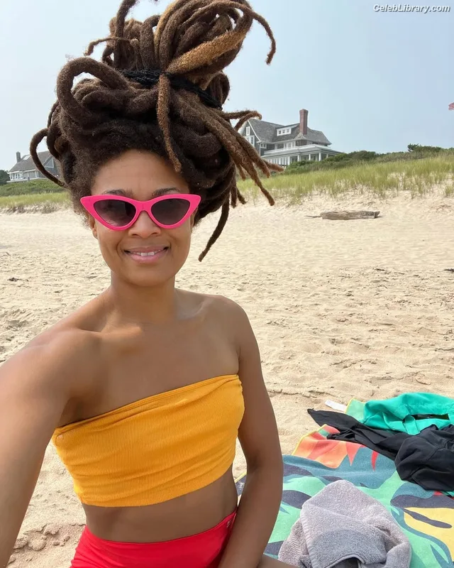 Valerie June photo 5 of 11