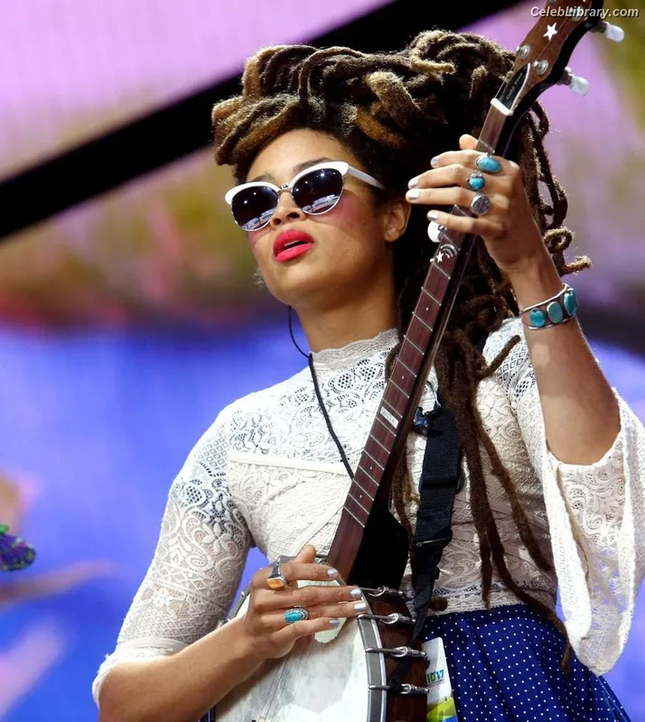 Valerie June photo 8 of 11