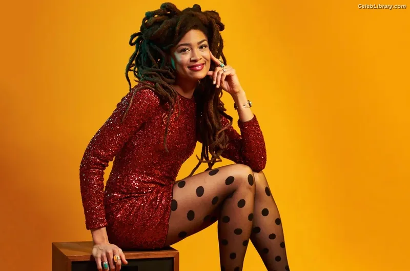 Valerie June photo 9 of 11