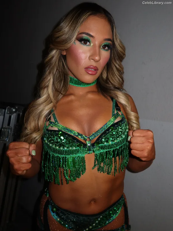 Valerie Loureda photo 1 of 1083