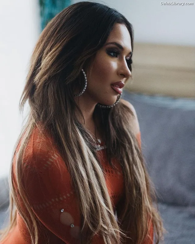 Valerie Loureda photo 18 of 1083