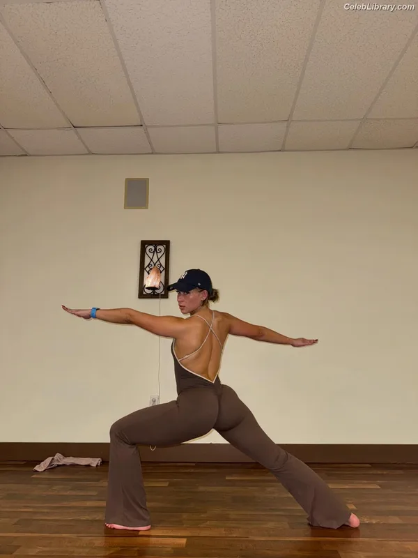 Valerie Loureda photo 11 of 1083