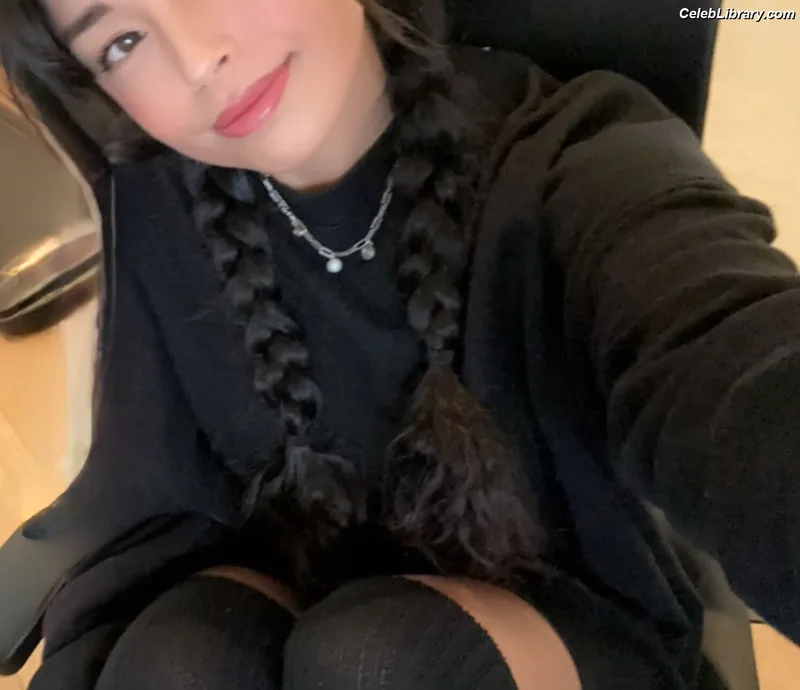 Valkyrae photo 1 of 3026