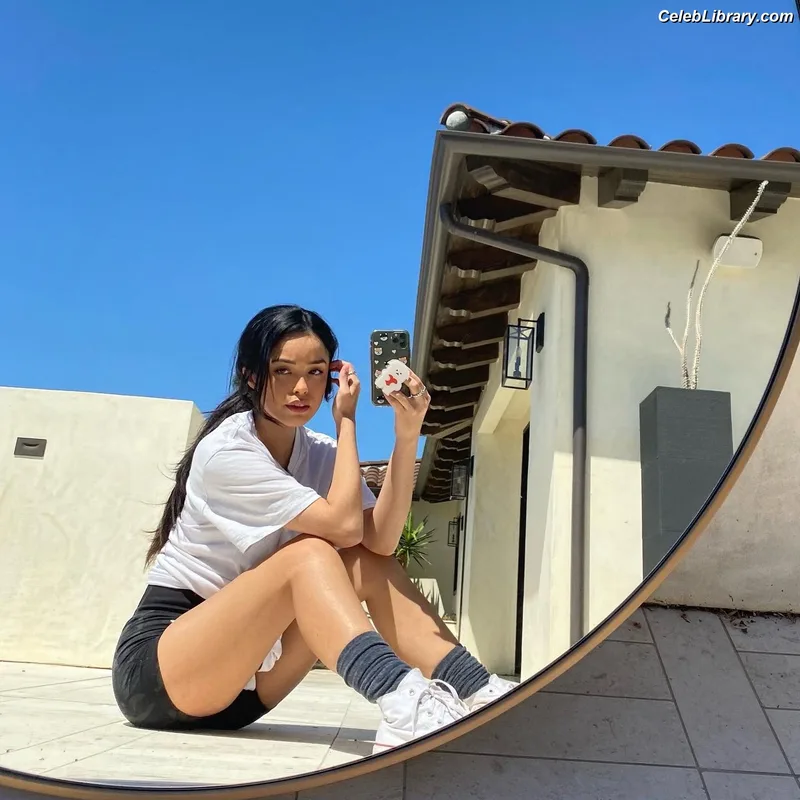 Valkyrae photo 1 of 3026