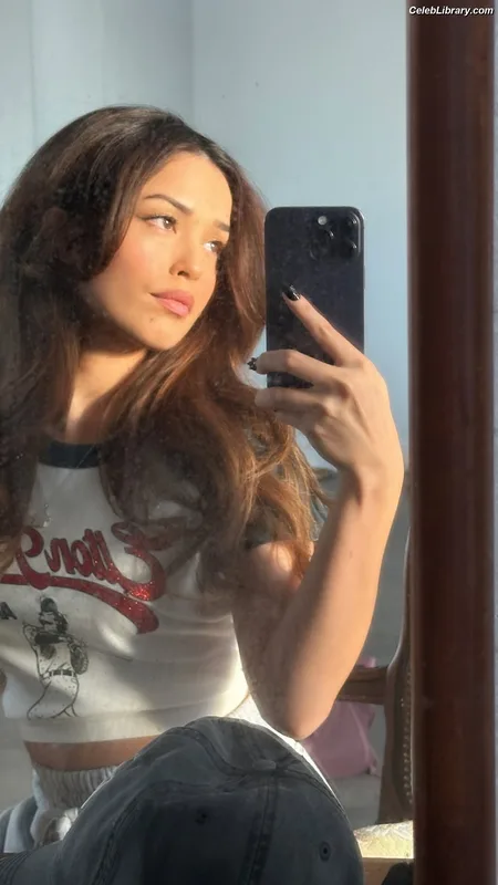 Valkyrae photo 10 of 3026