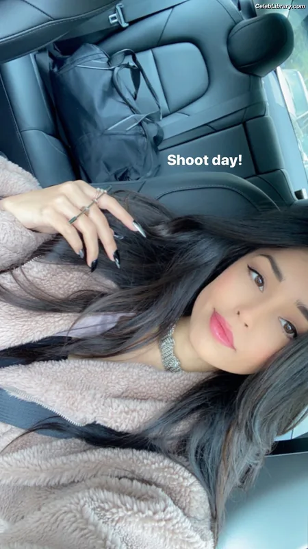 Valkyrae photo 1 of 3026