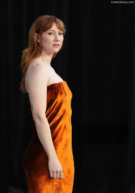 Valorie Curry photo 3 of 128