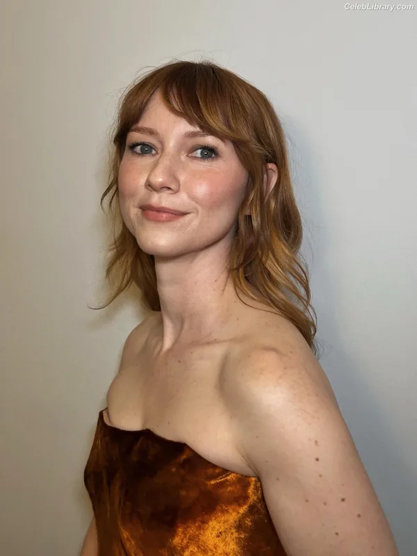 Valorie Curry photo 23 of 128