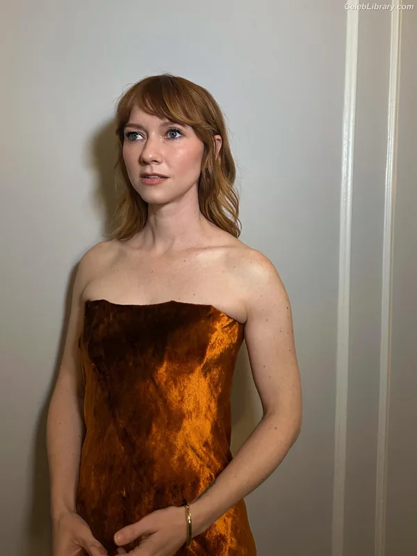Valorie Curry photo 24 of 128