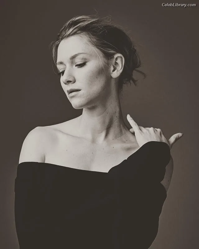 Valorie Curry photo 6 of 128
