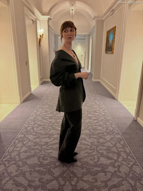Valorie Curry photo 20 of 128