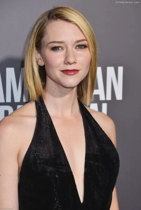Valorie Curry photo 3 of 128