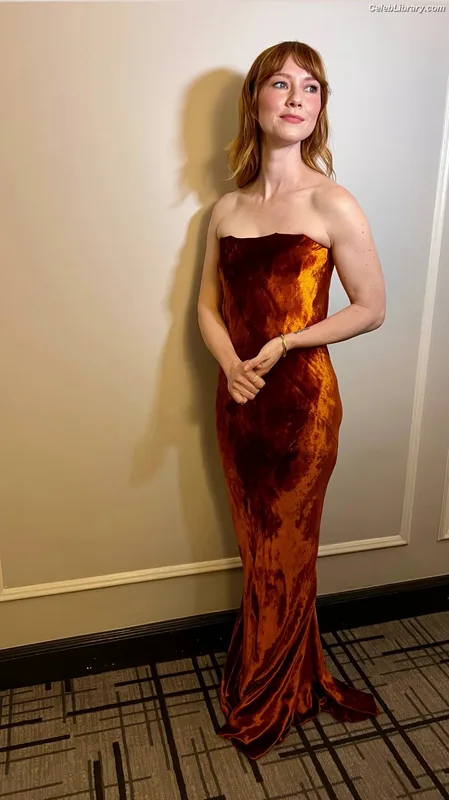 Valorie Curry photo 2 of 128