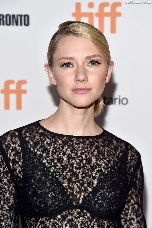 Valorie Curry photo 5 of 128