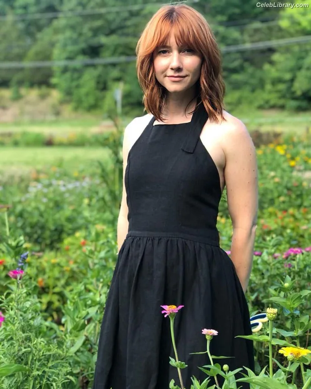 Valorie Curry photo 6 of 128