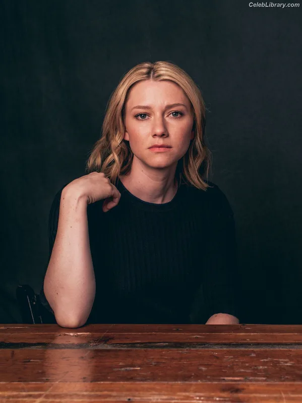 Valorie Curry photo 7 of 128