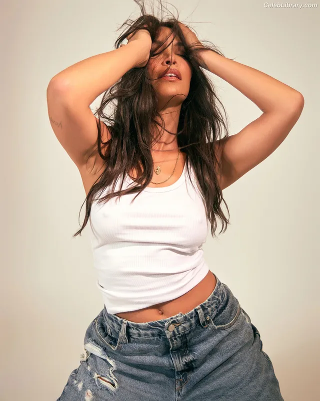 Vanessa Curry photo 7 of 82