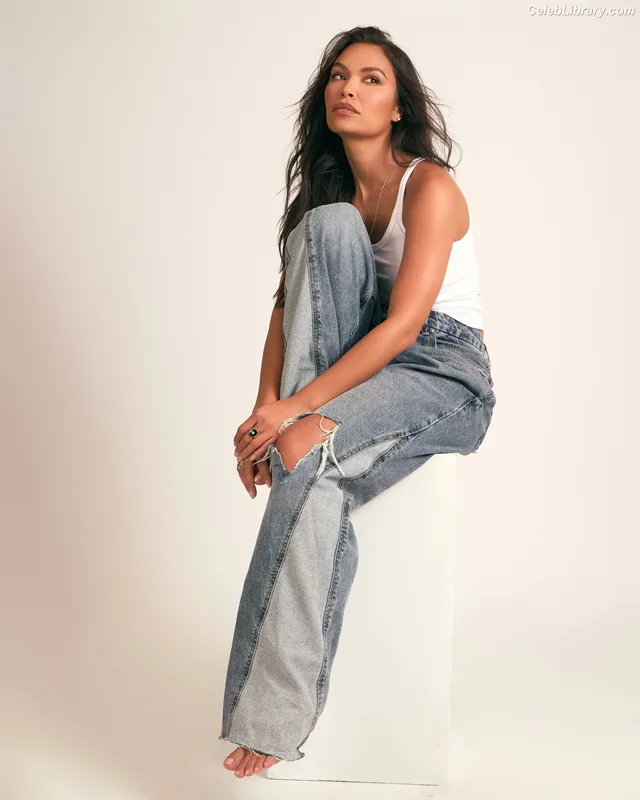 Vanessa Curry photo 5 of 82