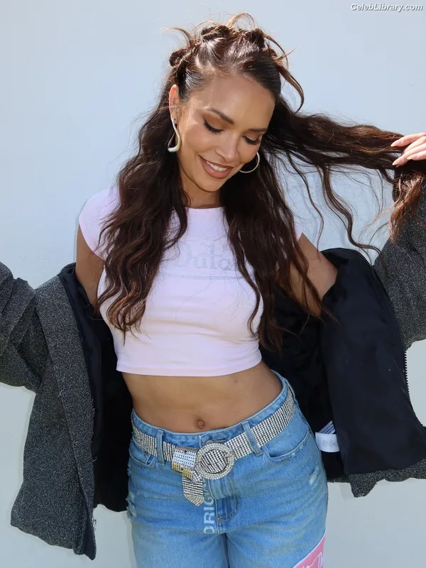 Vanessa Curry photo 8 of 82