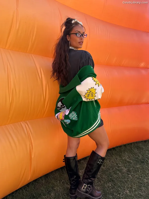 Vanessa Curry photo 16 of 82