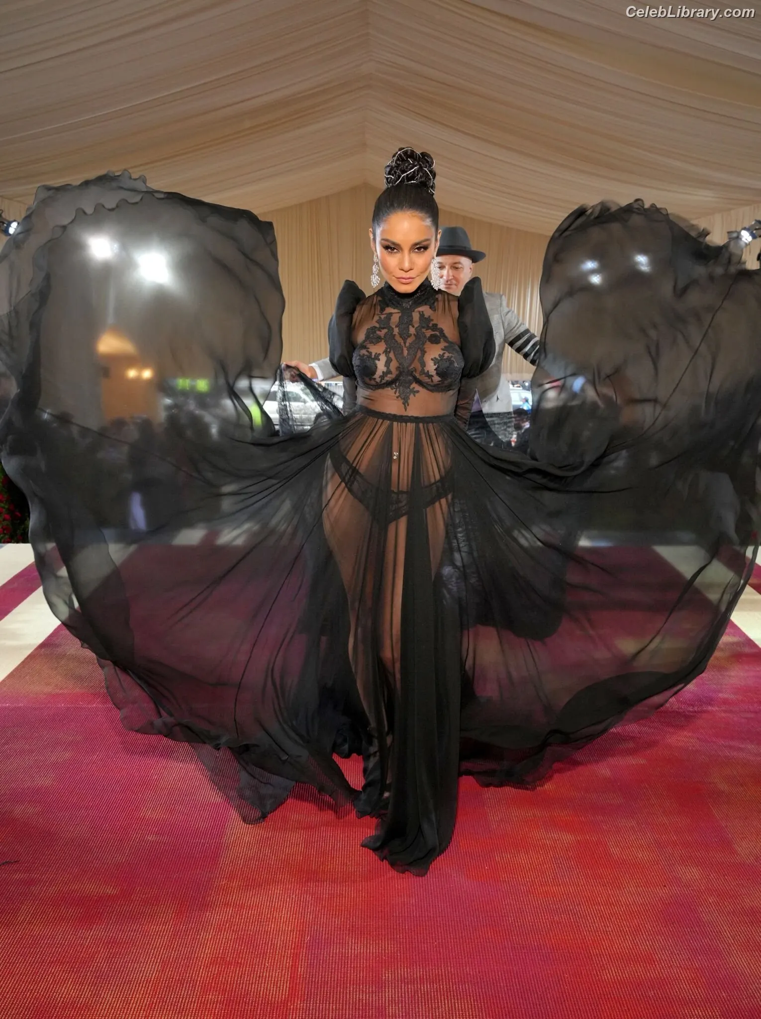 Vanessa Hudgens photo 8 of 1612