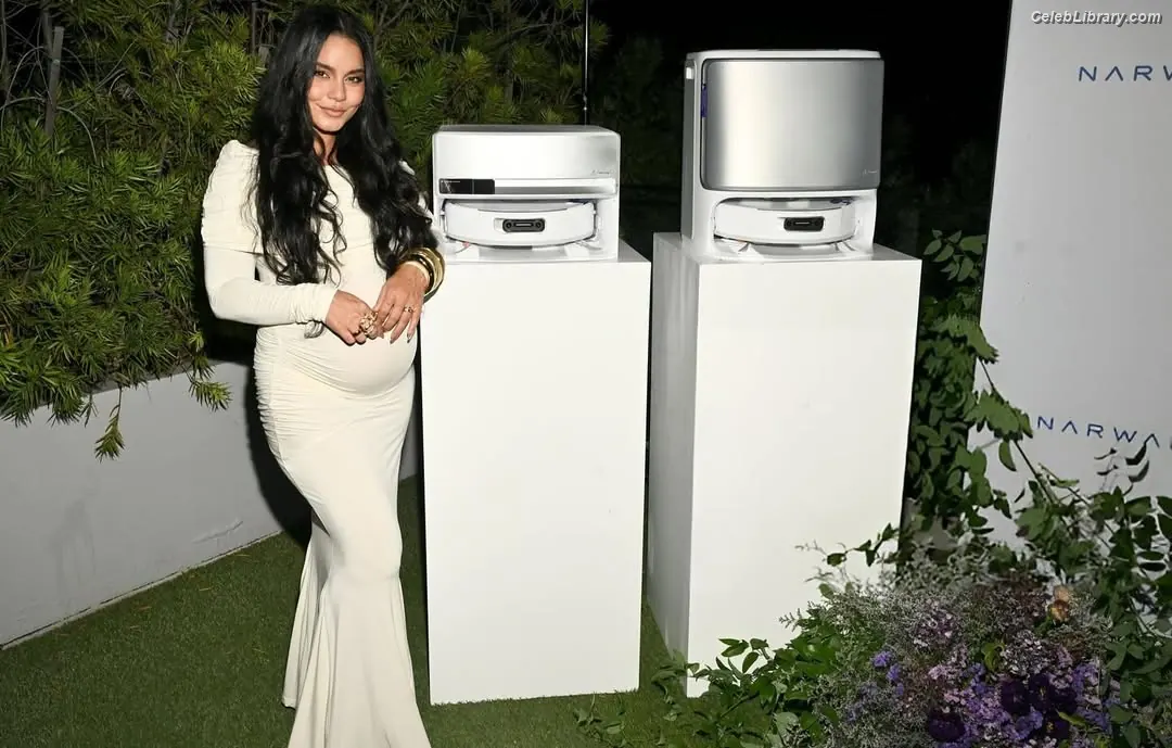 Vanessa Hudgens photo 14 of 1612