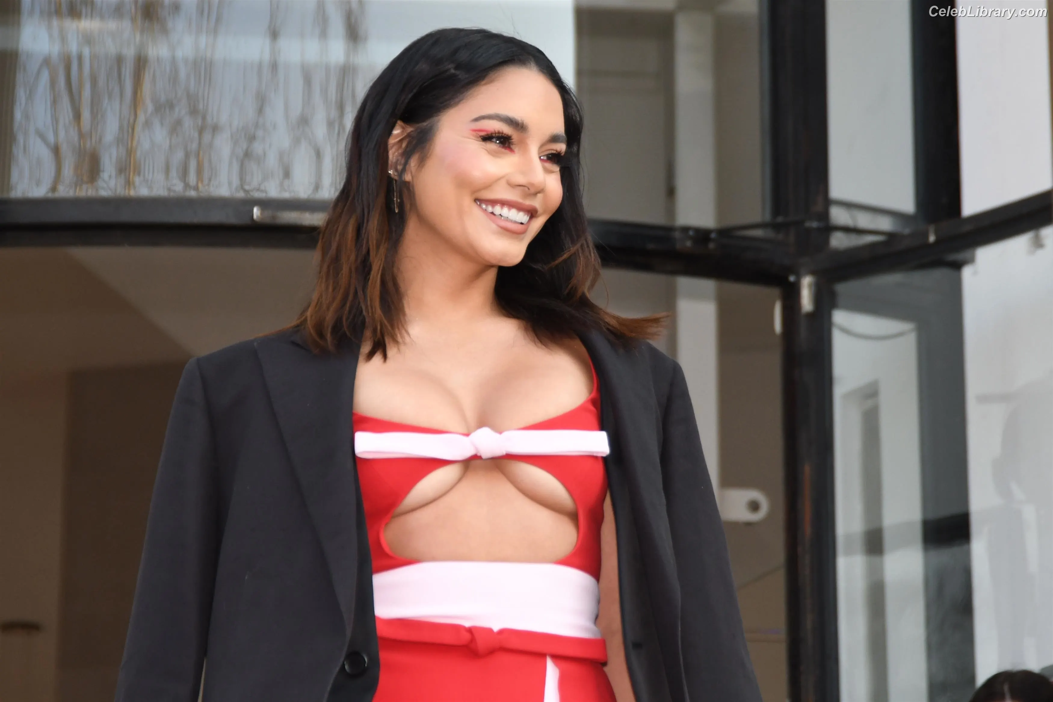 Vanessa Hudgens photo 16 of 1612