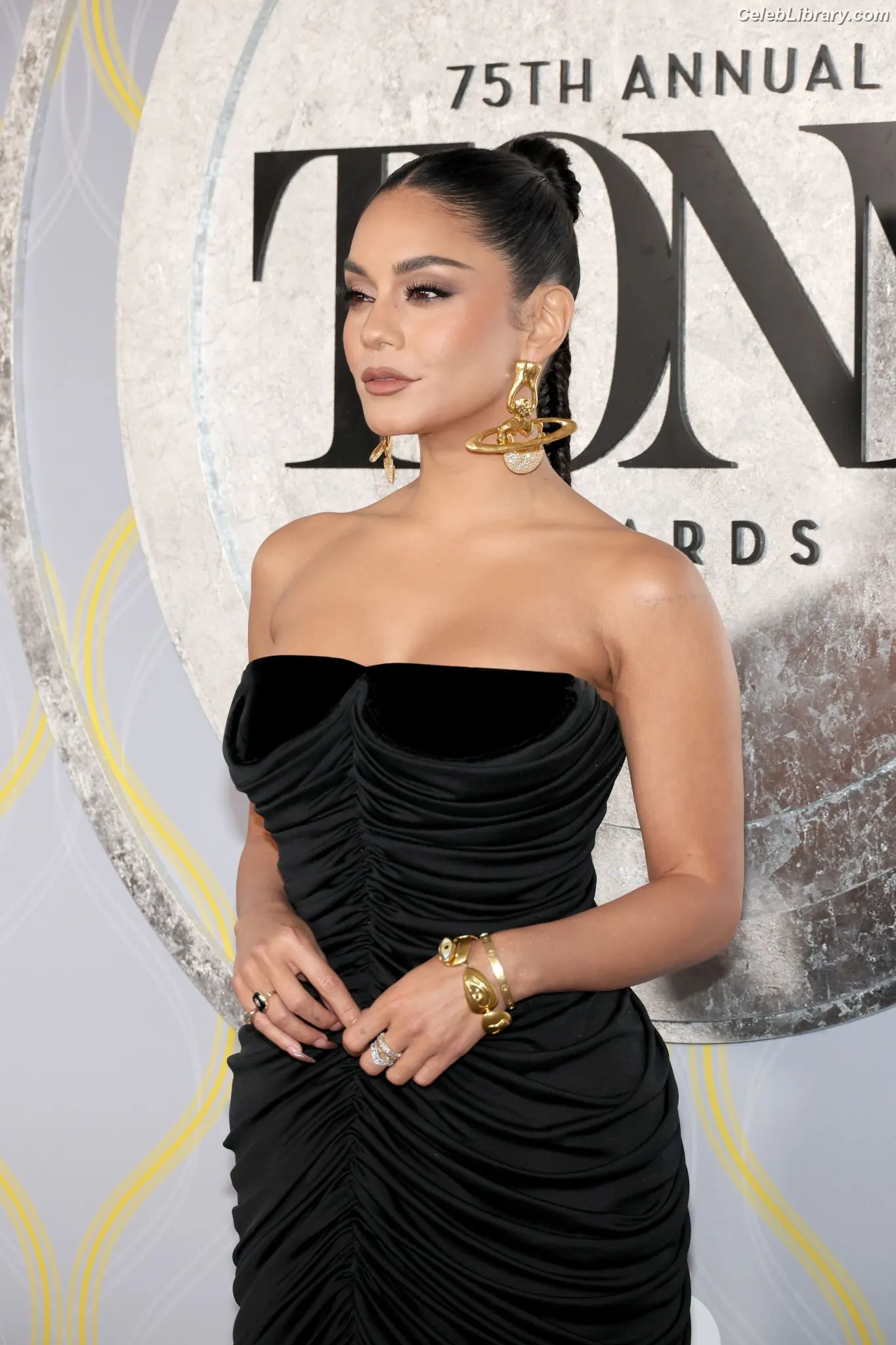 Vanessa Hudgens photo 15 of 1612